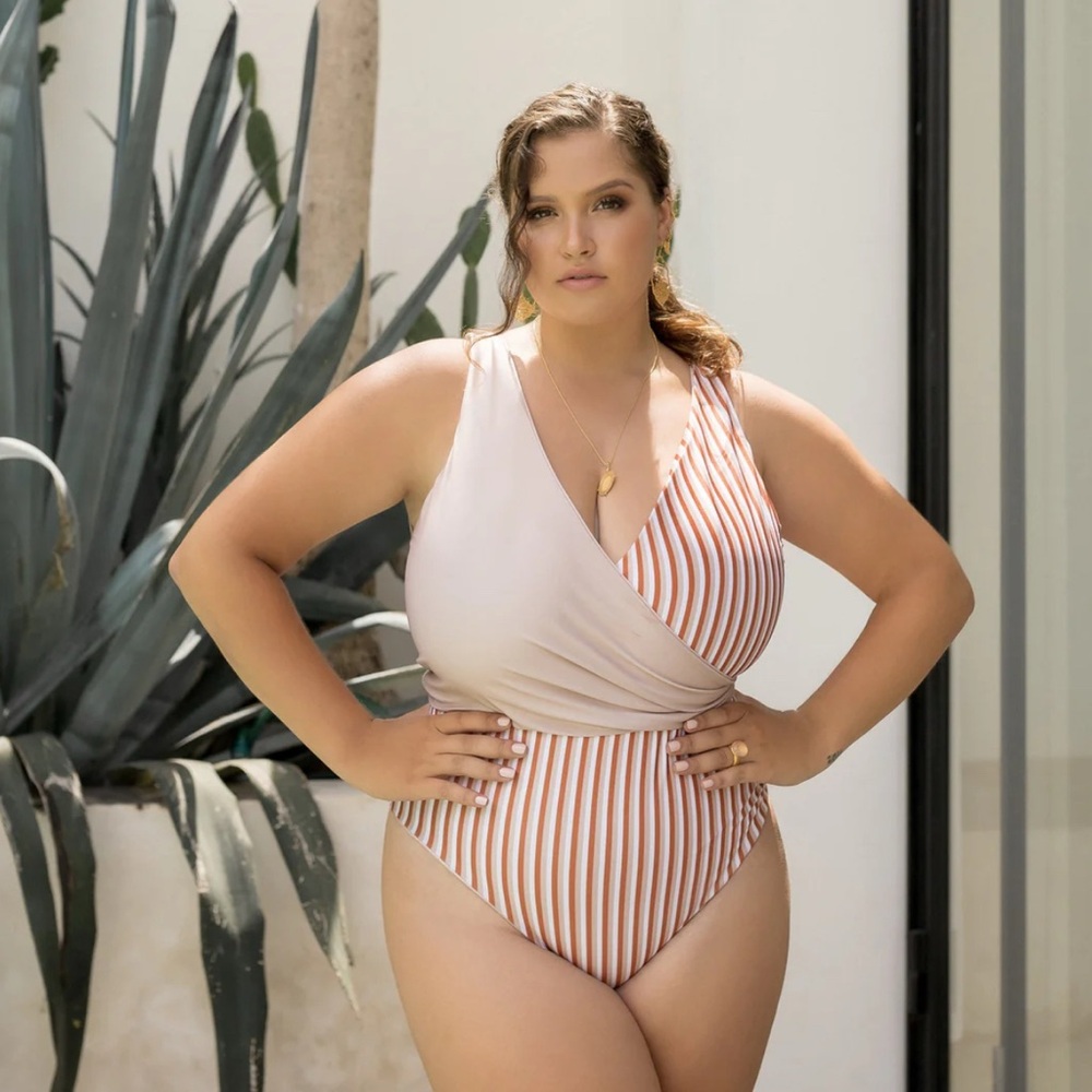 Baiia Reversible Wrapsuit - Picture 4 of 5